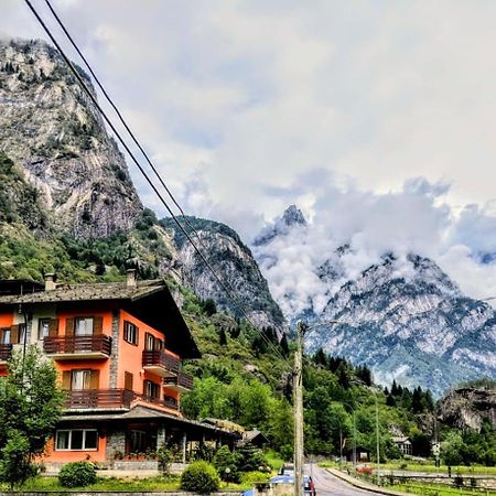 Hotel Ristorante Sasso Remenno Val Masino Bagian luar foto