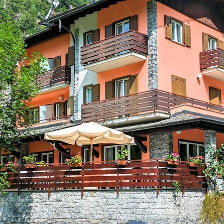 Hotel Ristorante Sasso Remenno Val Masino Bagian luar foto