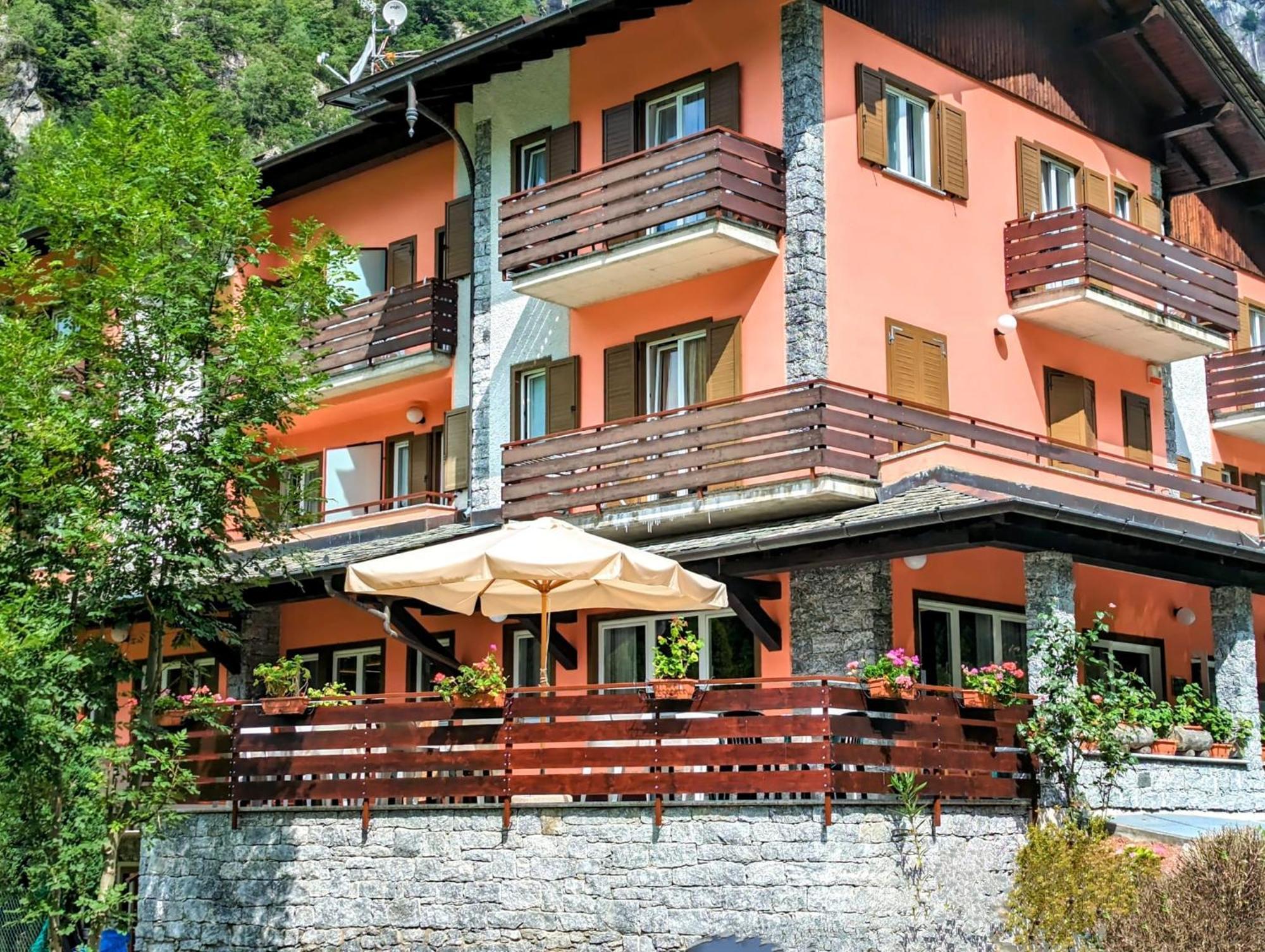 Hotel Ristorante Sasso Remenno Val Masino Bagian luar foto