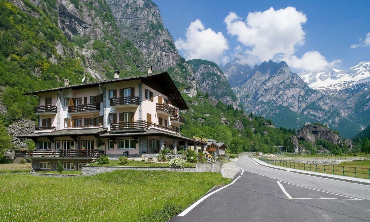Hotel Ristorante Sasso Remenno Val Masino Bagian luar foto