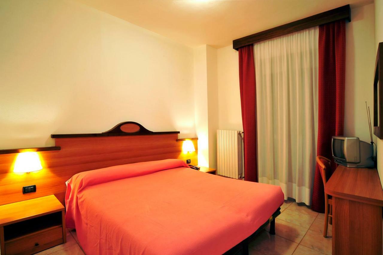 Hotel Ristorante Sasso Remenno Val Masino Bagian luar foto