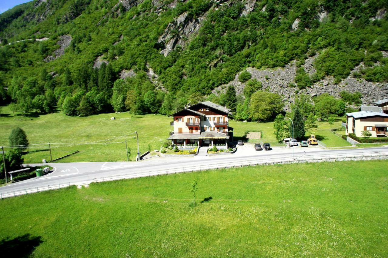 Hotel Ristorante Sasso Remenno Val Masino Bagian luar foto