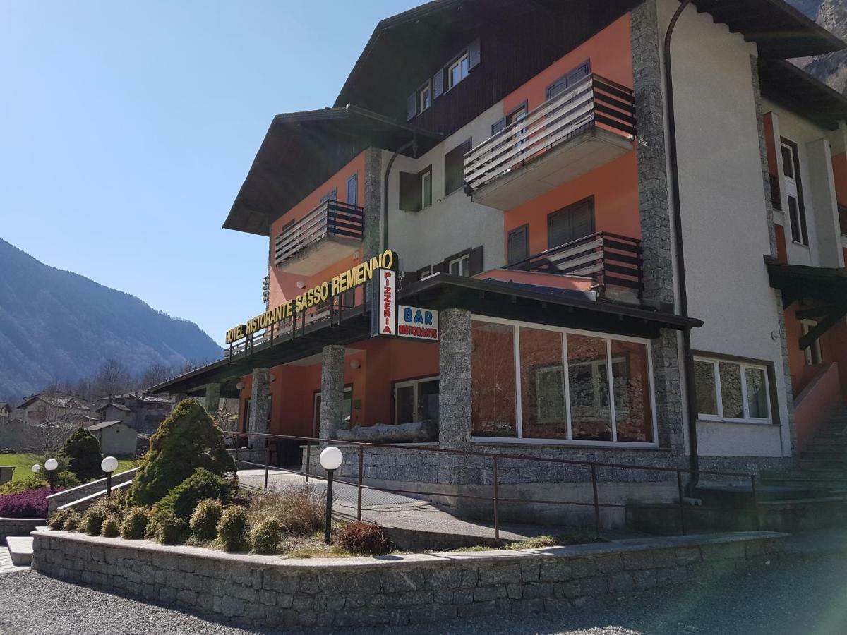 Hotel Ristorante Sasso Remenno Val Masino Bagian luar foto